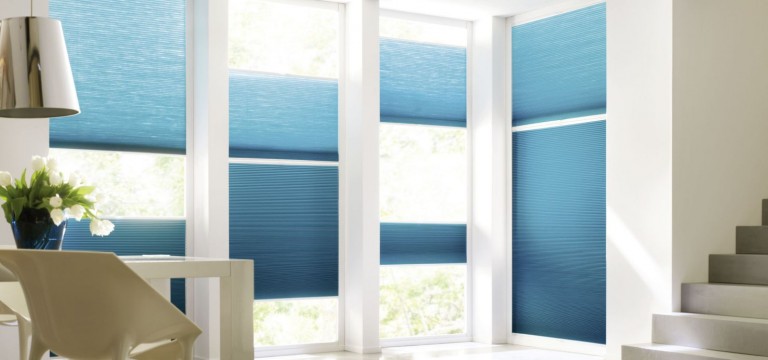 Sonnenschutz Anlage Wohnzimmer blau